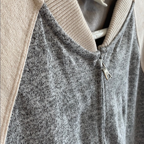 Like new! GAP knit bomber jacket light cream - Picture 3 of 7